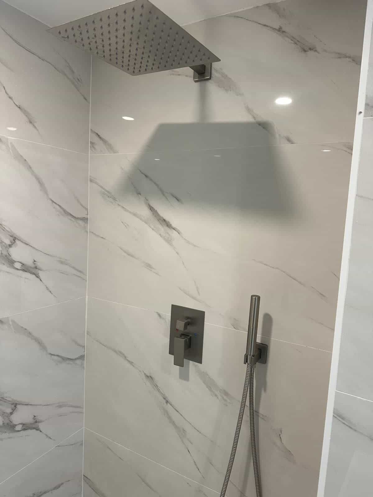 Before and after of a Bathroom remodeling by a plumber in Pinecrest