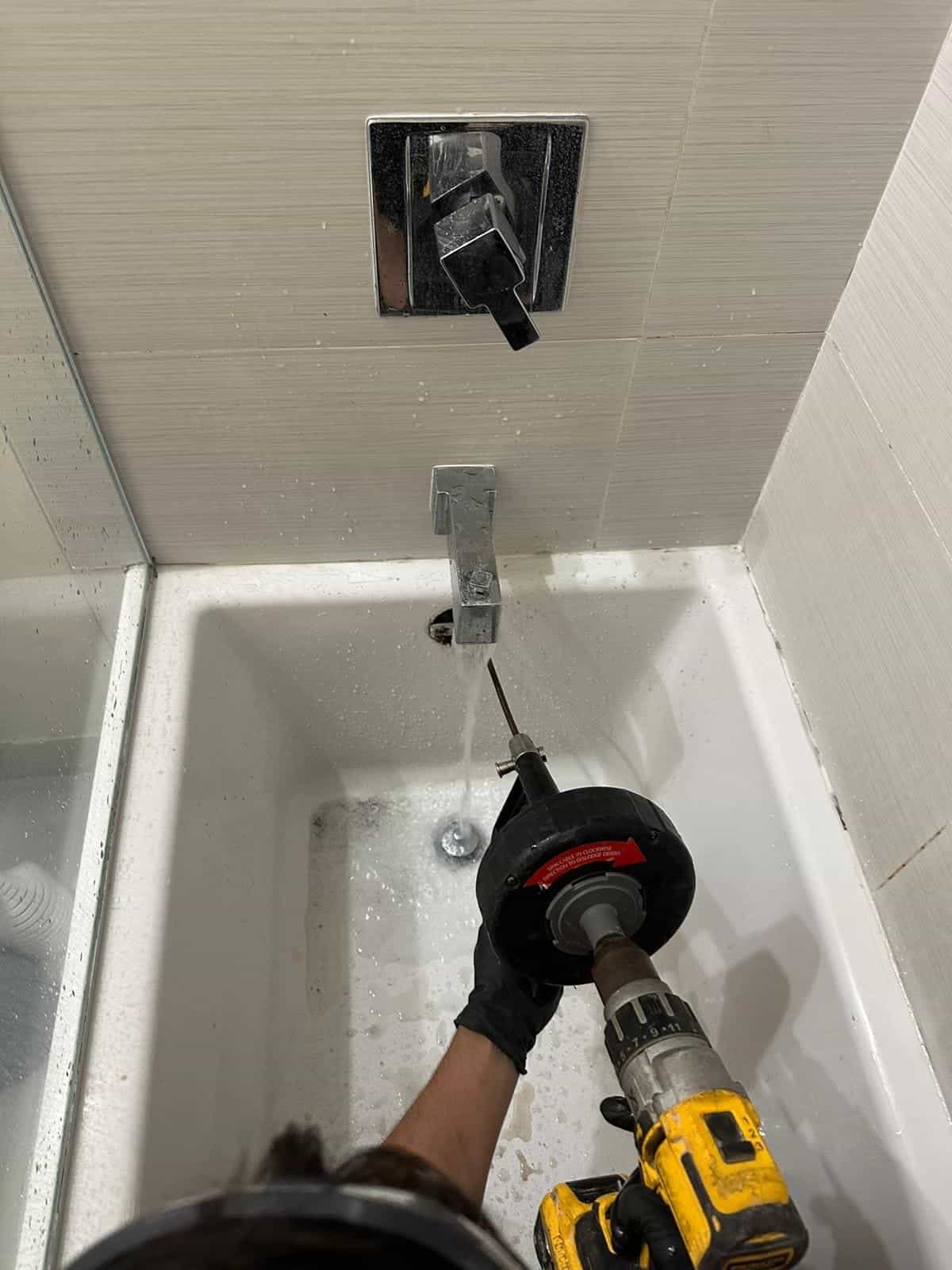 Before and after of a Drain cleaning by a plumber in Pinecrest