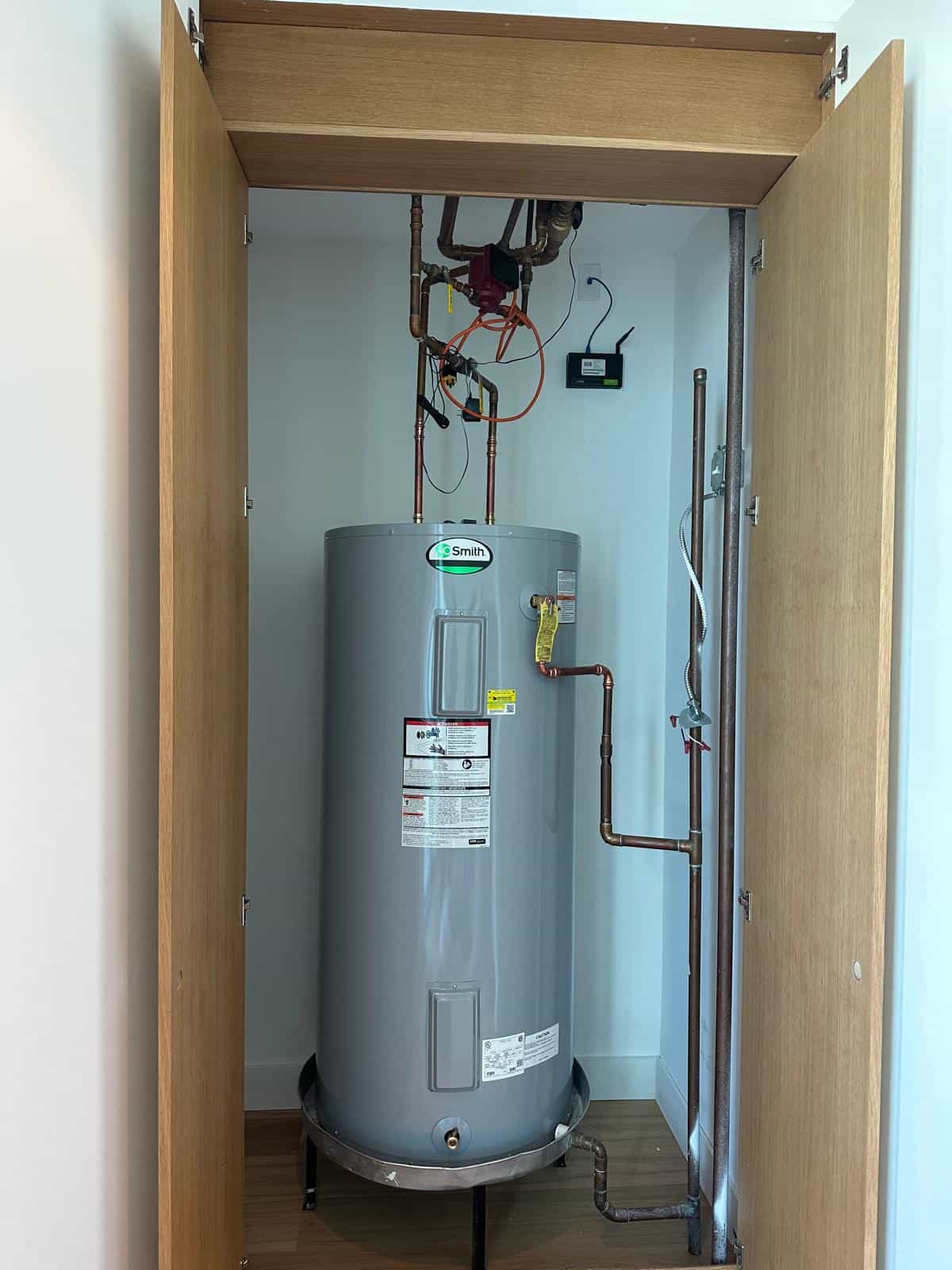 Before and after of a Water Heater by a plumber in Pinecrest
